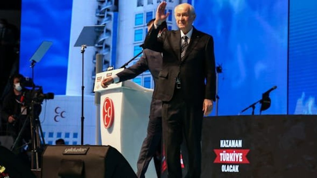 Devlet Bahçeli tek aday olarak girdiği 13. Olağan Büyük Kurultayda yeniden genel başkan seçildi.