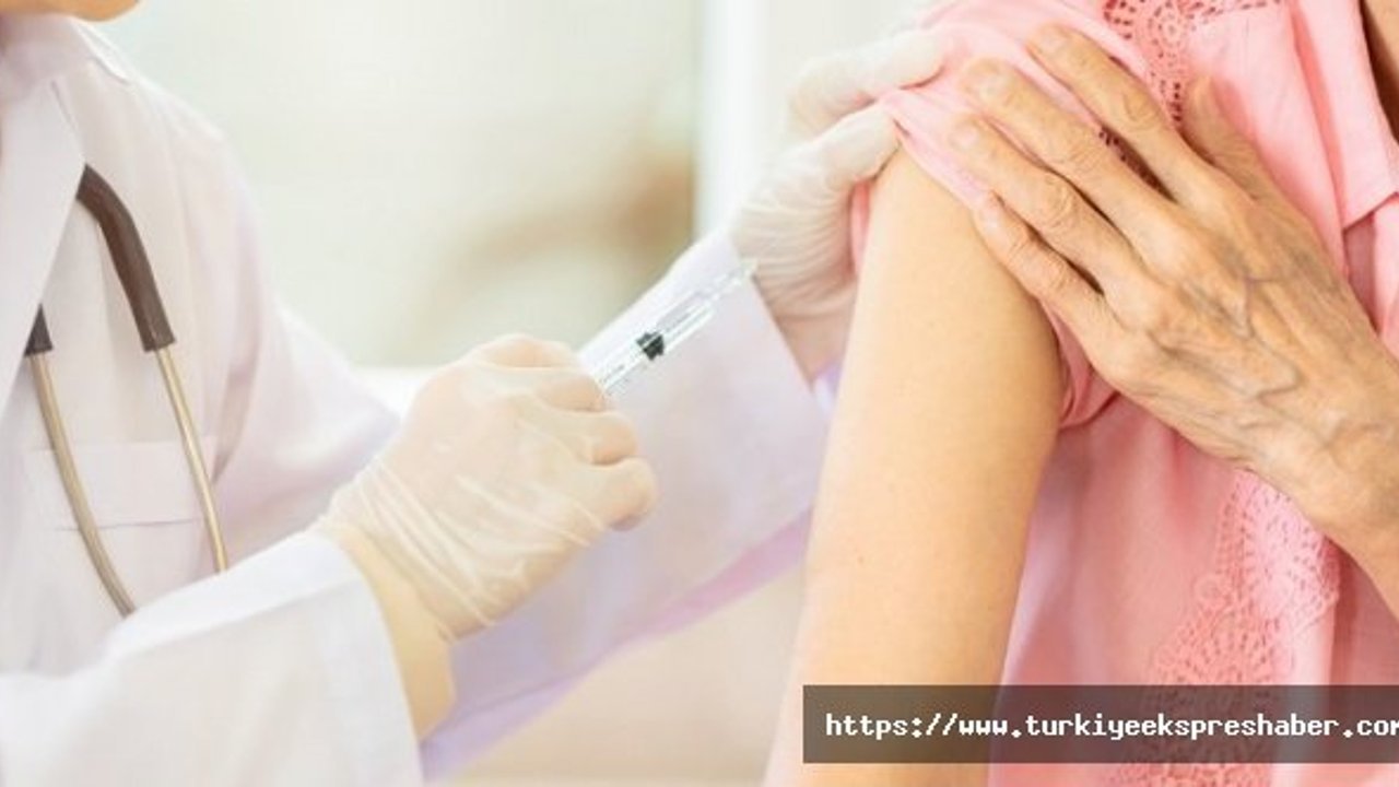 Yanlışlıkla 6 doz koronavirüs aşısı yapılan kadın taburcu edildi