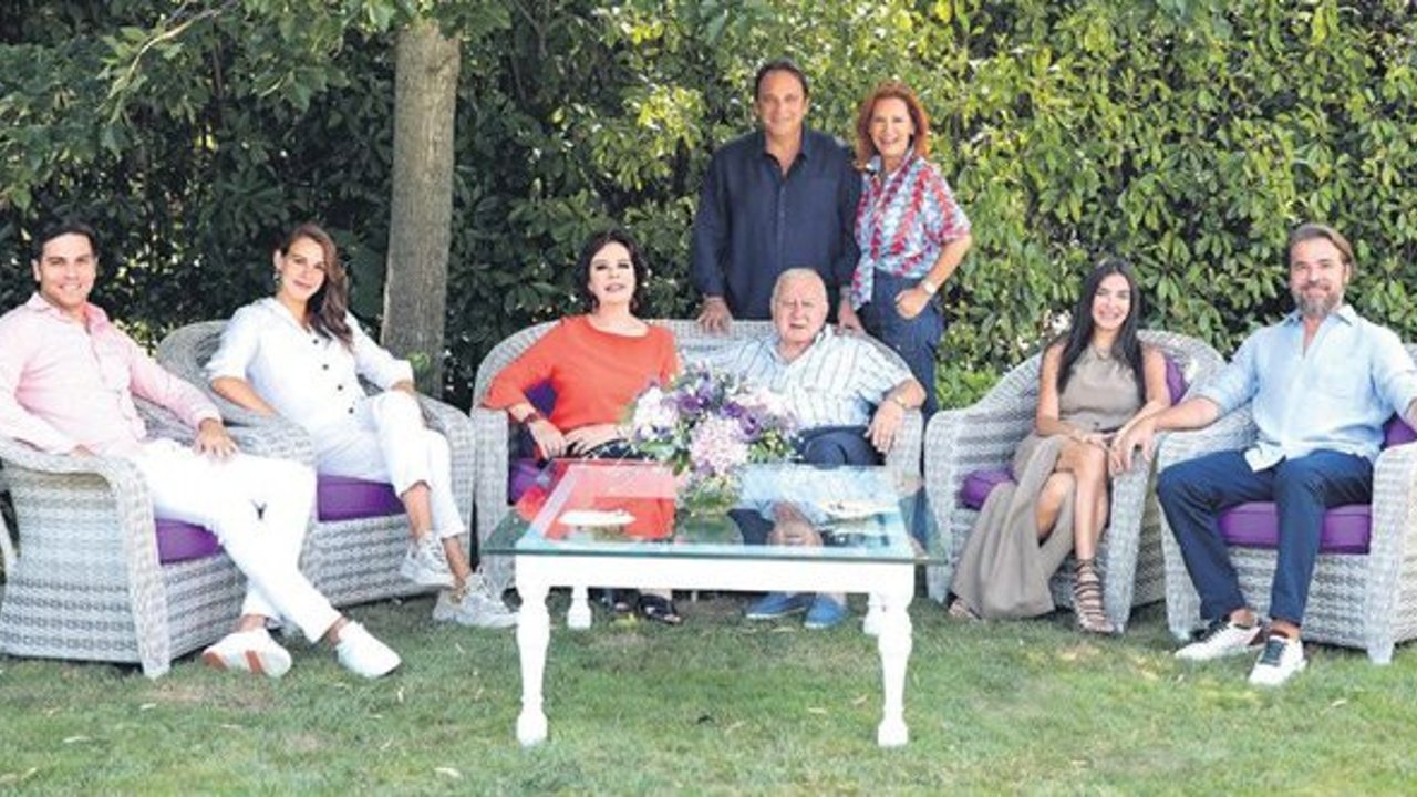 Hülya Koçyiğit: Torunlarımızla ikinci baharımızı yaşıyoruz