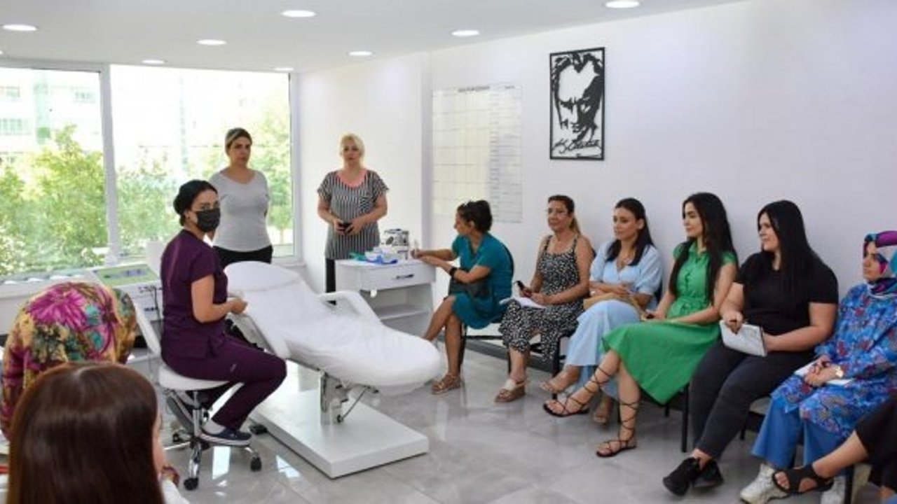 GÜZELLİK UZMANLIĞI ARTIK BU AKADEMİDEN SORULACAK