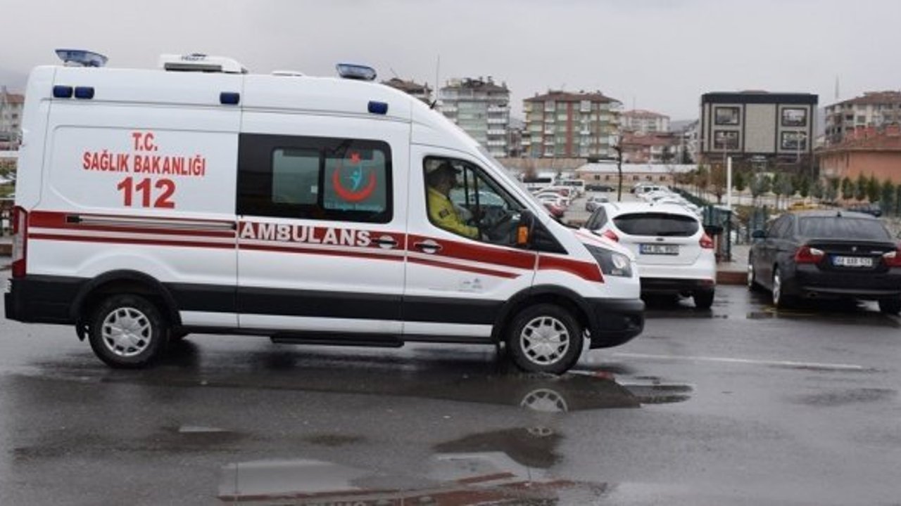 Kız meselesi kanlı bitti: 1 yaralı