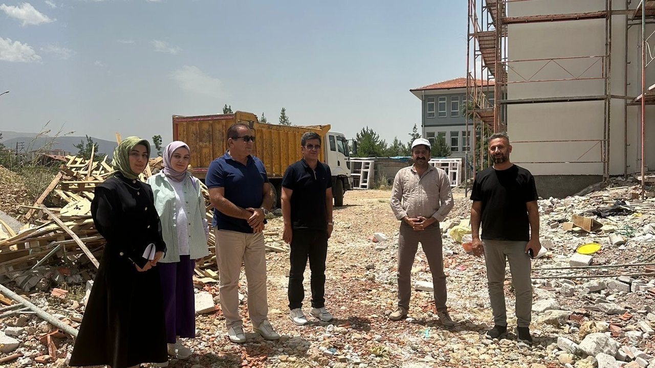 Karagöz inşaat tarafından yapımı süren 24 derslik okula ziyaret