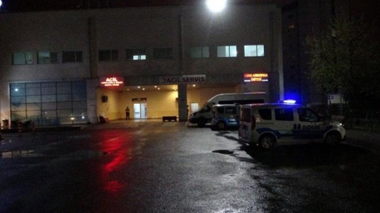 İki araç kavşakta çarpıştı: 10 yaralı