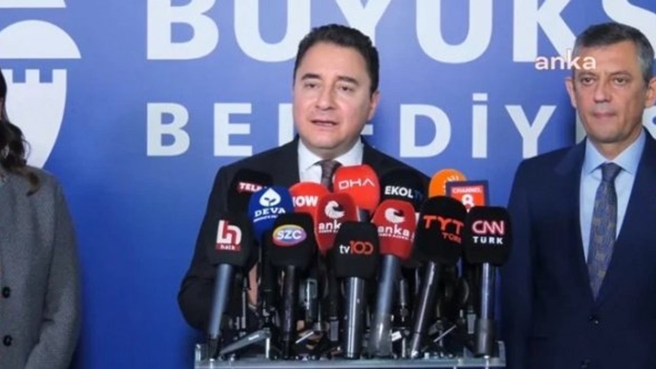 Ali Babacan İmamoğlu'na destek için Saraçhane'ye geldi