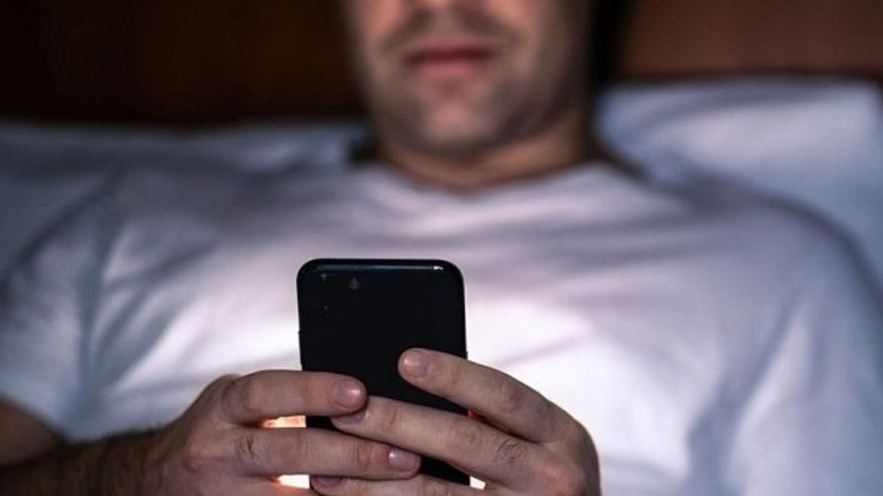 "Ekran karşısında zaman geçirmek uyku kalitesini olumsuz etkiliyor"