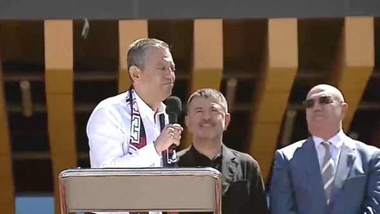 Özgür Özel’den Van’da Kürtçe Anneler Günü mesajı