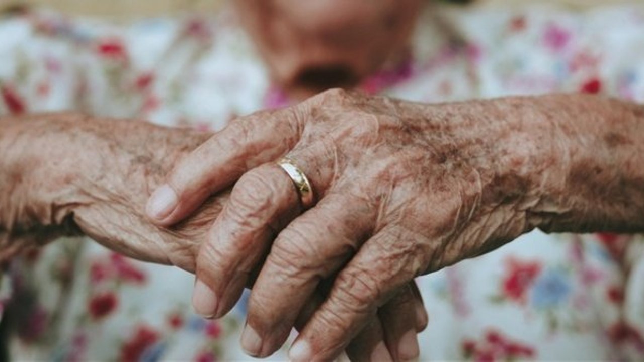 Bilim insanlarını şaşırtan bulgular: Yaşlanmanın gerçek nedeni değişiyor mu?