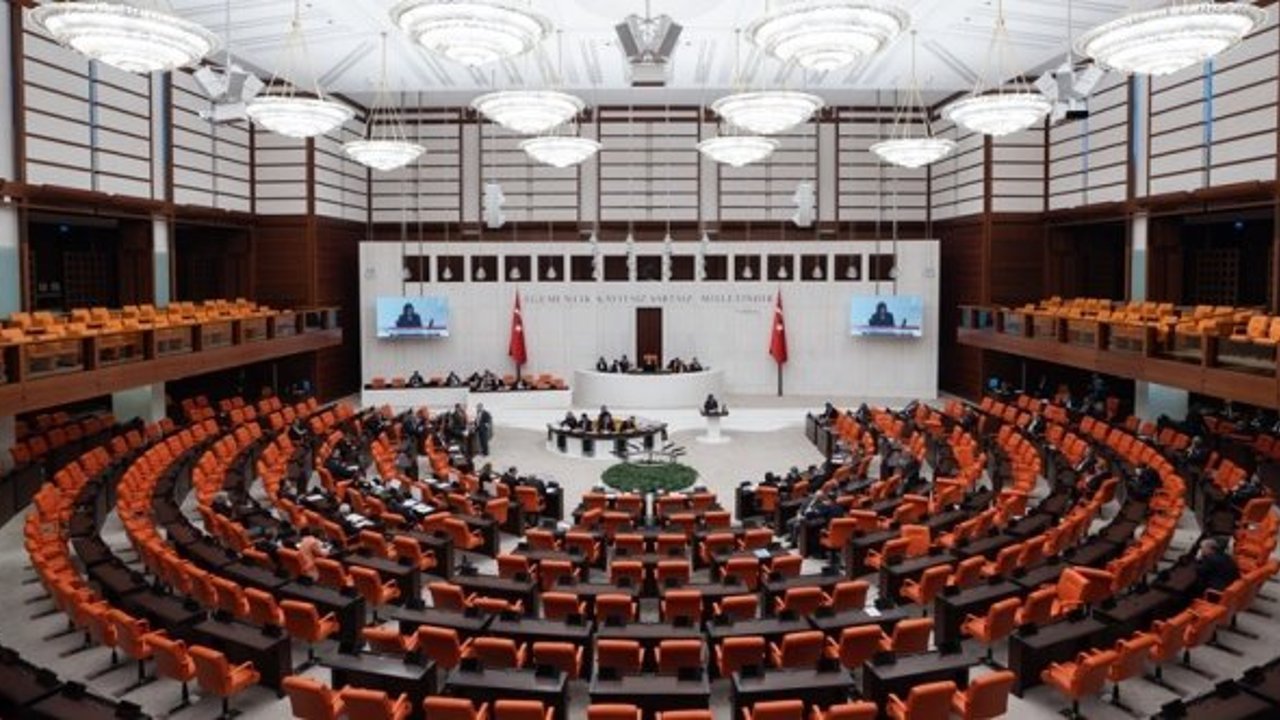 Meclis’te sandalye dağılımı değişti