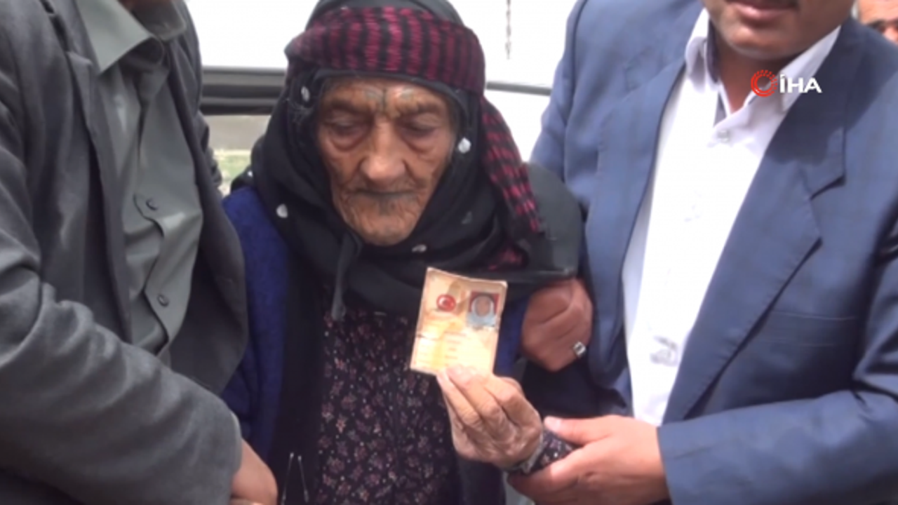 Türkiye'nin en yaşlı kadını hayatını kaybetti