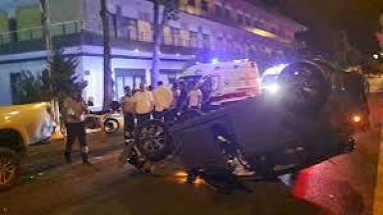 Diyarbakır'da otomobil takla attı: 3 yaralı