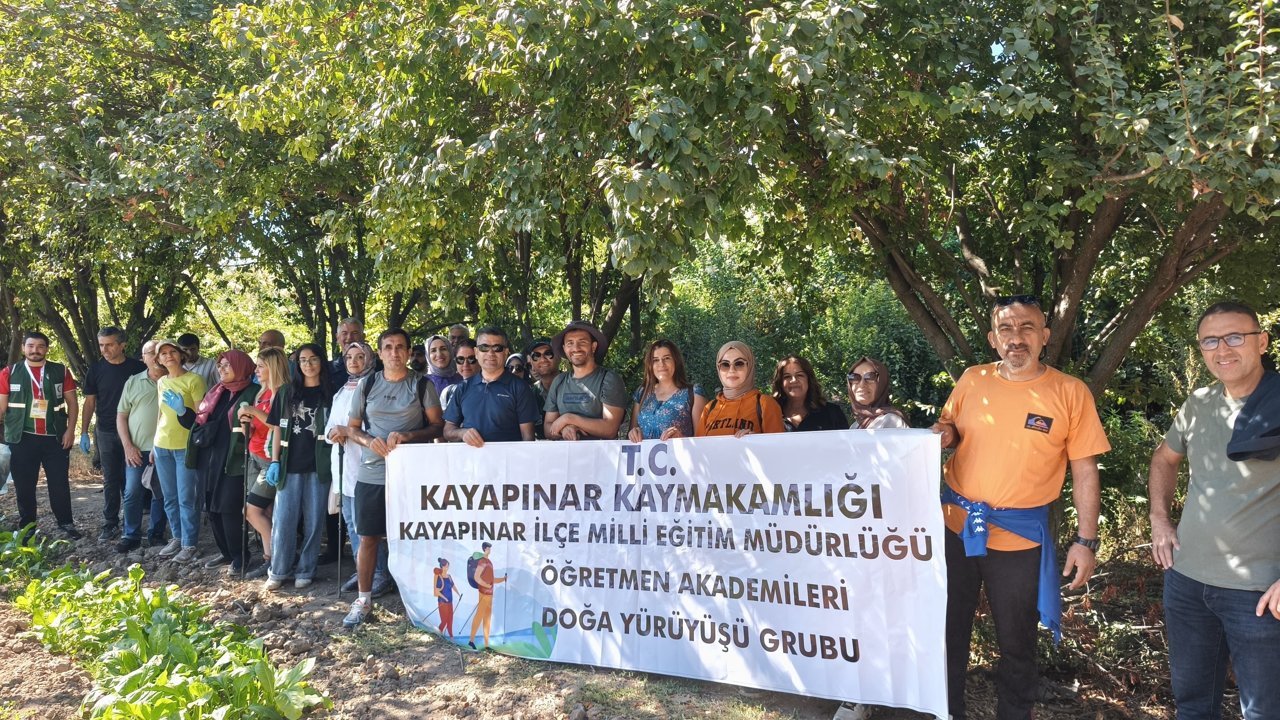 Hevsel Bahçeleri’nde Doğa Yürüyüşüyle Eğitimcilerden Çevreye Duyarlılık Mesajı