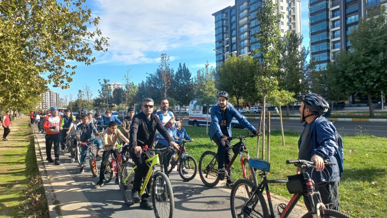 Hareketli Aileler, Sağlıklı Nesiller İçin Pedalla Etkinliği Diyarbakır’da Coşkuyla Gerçekleşti