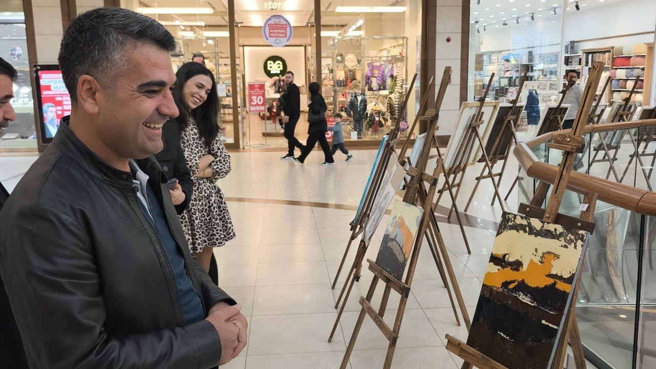 “Öğretmen Renkleri” Sergisi Ziyaretçilerini Bekliyor