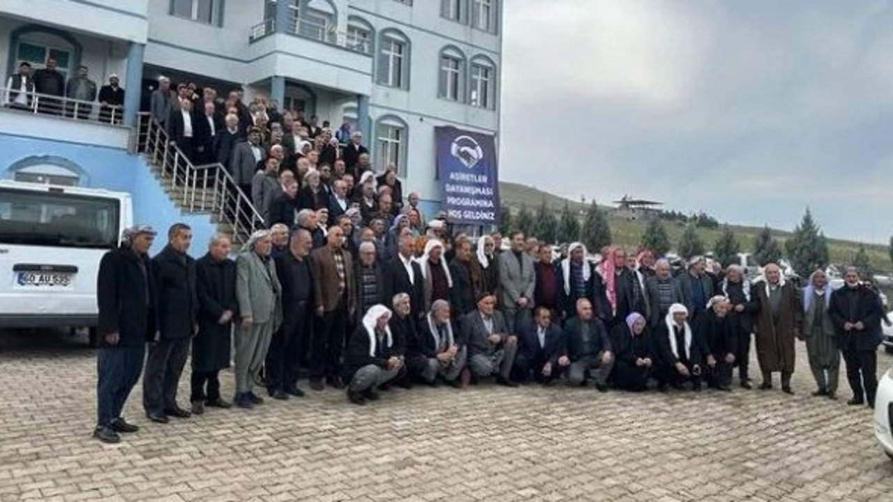 Diyarbakır’da 6 aşiret ve 300 kanaat önderinin katıldığı toplantı yapıldı