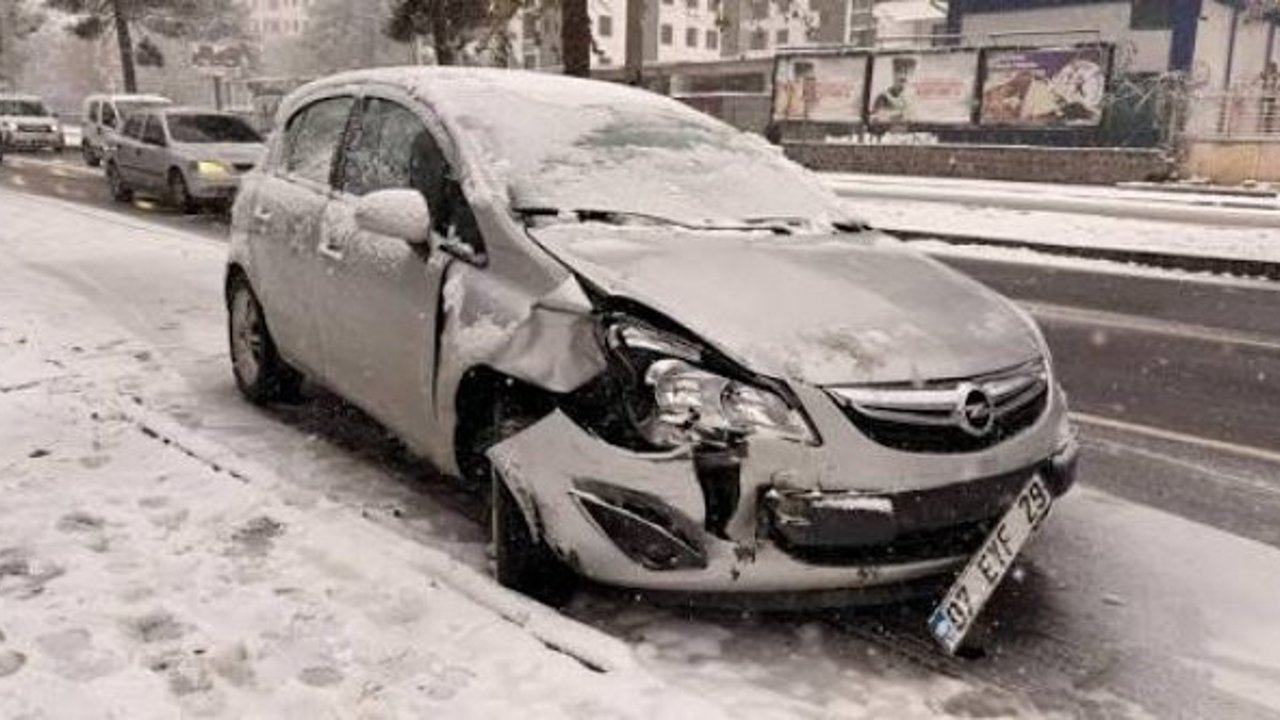 Diyarbakır’da kar yağışı hayatı felç etti: Trafik durma noktasına geldi