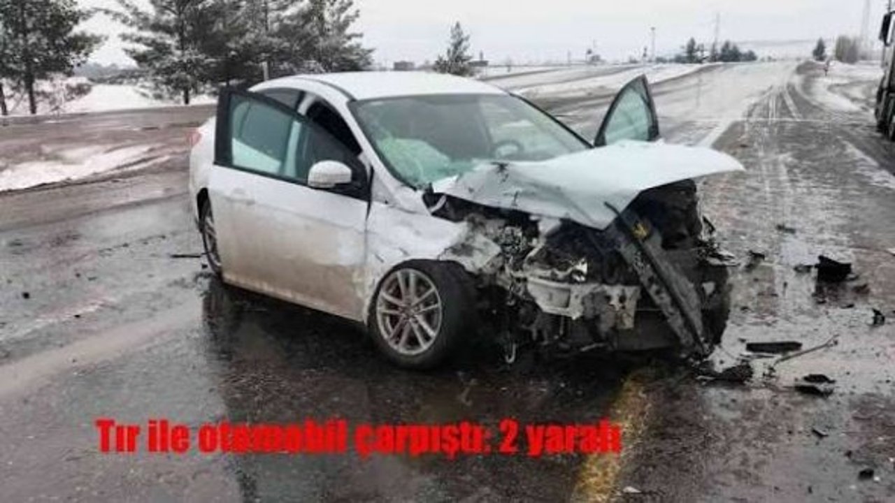 Diyarbakır’da Tır ile otomobil çarpıştı: 2 yaralı