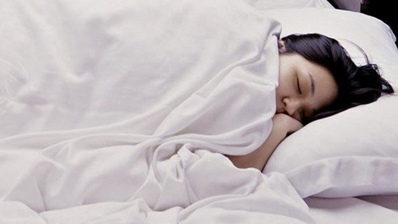 Gece geç yatanlar dikkat: Beyninize zarar veriyor olabilirsiniz