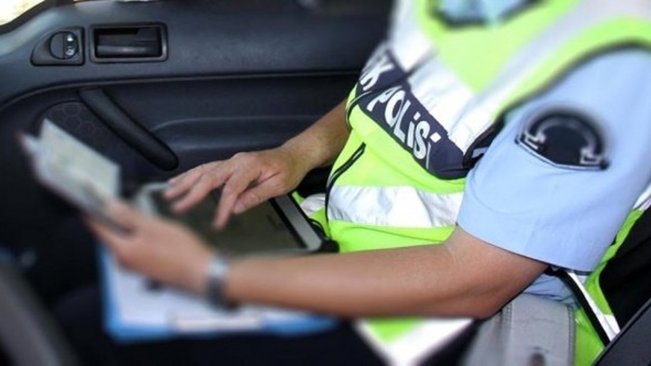 Trafikte tartışı, ehliyetine 2045 yılına kadar el konuldu