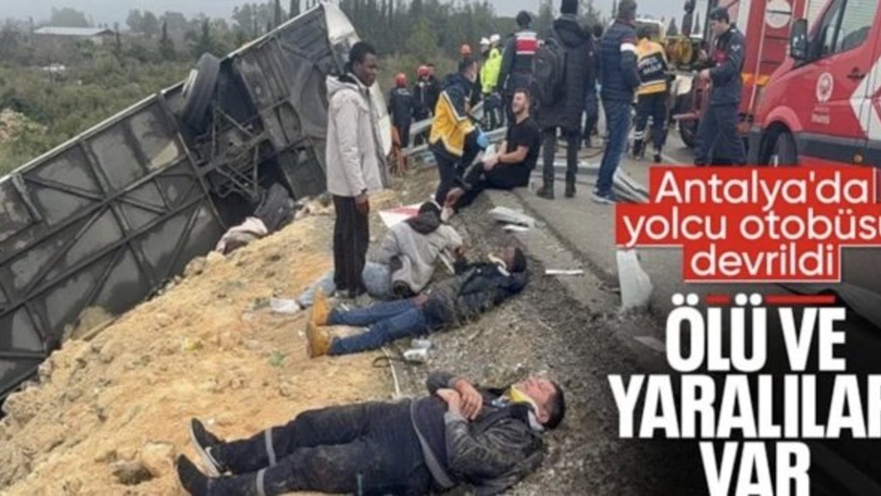 Antalya'da yolcu otobüsü devrildi: Ölü ve yaralılar var