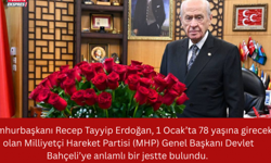 Cumhurbaşkanı Recep Tayyip Erdoğan, 1 Ocak’ta 78 yaşına girecek olan Milliyetçi Hareket Partisi (MHP) Genel Başkanı Devlet Bahçeli’ye anlamlı bir jestte bulundu.
