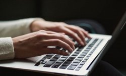 Türkiye günde 7 saatini internette harcıyor!