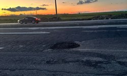 Urfa Yolunda Tehlike: Oğlaklı Köprü Mevkiinde Oluşan Çukurlar Kazalara Davetiye Çıkarıyor