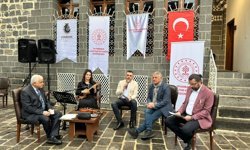 ŞEHRİN AVLUSUNDA TÜRKÜLER VE SESLERİMİZ