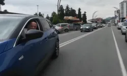 Rize’de trafikte bisikletliye saldırı kamerada: Esnaf müdahale etti