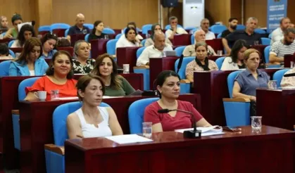 Diyarbakır’da istifa eden Belediye Eş Başkanı Doğan Hatun’un yerine Evin Yelboğa seçildi