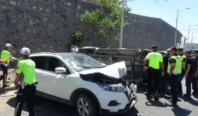 Askeri araç kaza yaptı: 1'i asker 3 yaralı