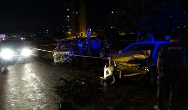 Hafif ticari araç ile otomobil çarpıştı: 1 ölü, 3 yaralı