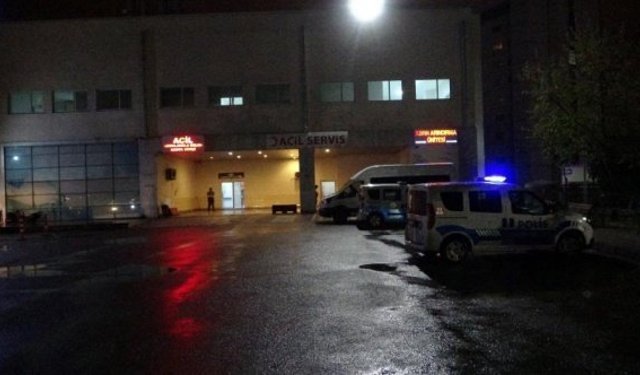 İki araç kavşakta çarpıştı: 10 yaralı