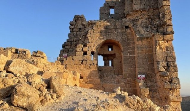 Zerzevan Kalesi'nin surları tüm yıl süren kazılarla ortaya çıkarılıyor