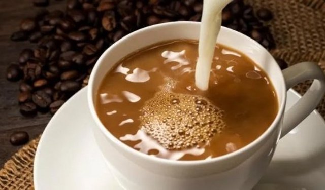 Kahvenize süt eklemeyi bırakmanız için 5 neden!