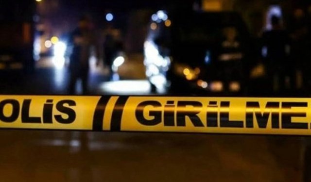 Babasını bıçakla öldürdü, annesini yaraladı