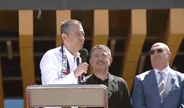 Özgür Özel’den Van’da Kürtçe Anneler Günü mesajı