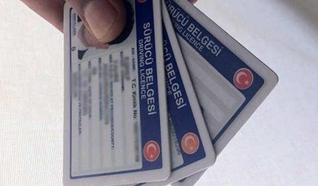 Eski tip ehliyetler geçerliliğini yitirecek