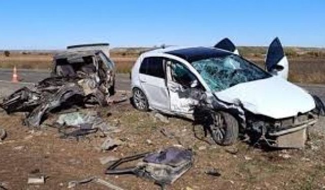 Diyarbakır'da iki otomobil çarpıştı:2 yaralı