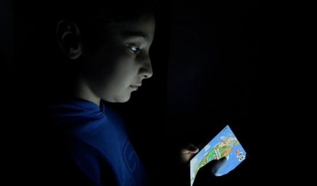 Uzmanlar uyardı: Küçük çocuklarda ekran süresi tehlikeli boyutta