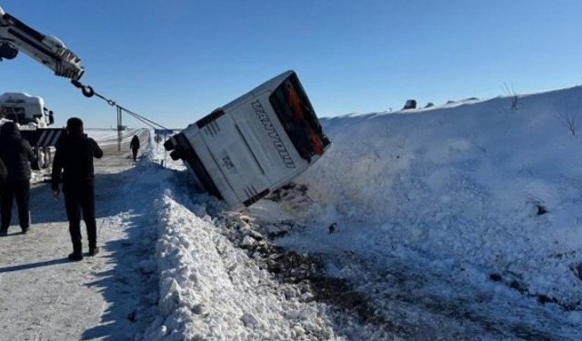 Diyarbakır’da otobüs devrildi: 6 yaralı