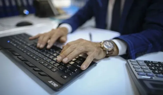 Cumhurbaşkanlığı’ndan memurlara YouTube ve içerik üreticiliği uyarısı