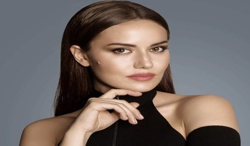 Fahriye Evcen kurtlarla poz verdi!