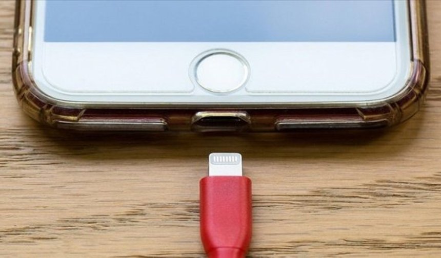 Şarj aleti yok, kulaklık yok peki neden? İşte telefon devlerinin büyük sırrı