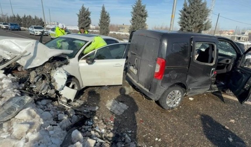 Diyarbakır’da buzlanma kazaya neden oldu: 12 yaralı