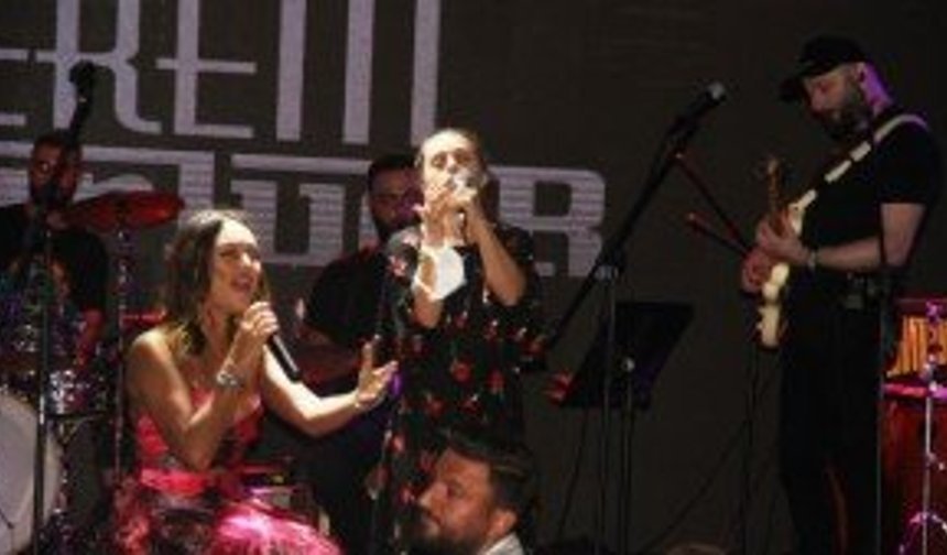 Cerem Onurluer, Down sendromlu Zeynep’le düet yaptı