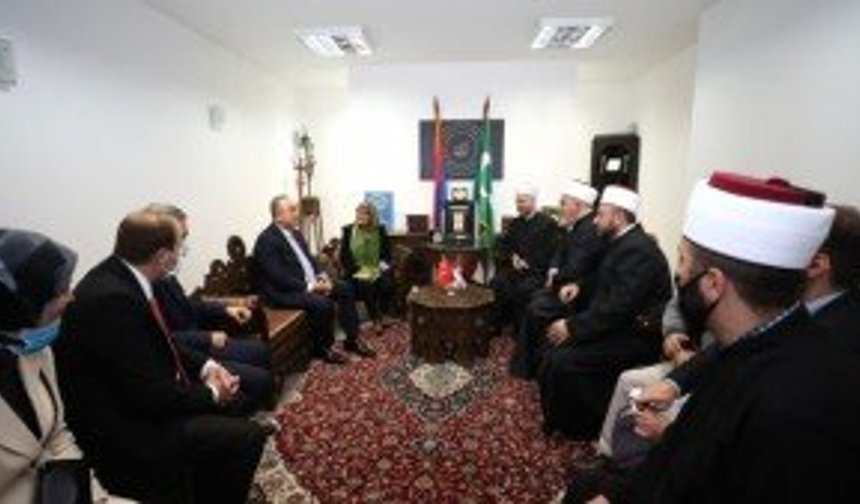 Dışişleri Bakanı Çavuşoğlu, Sırbistan’da Bayraklı Camii’ni ziyaret etti
