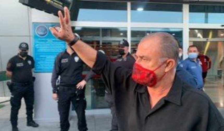 Fatih Terim’in elini öpen taraftar: “Hocam sakın takımı bırakmayın”