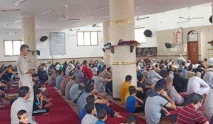 Gazze’de cuma namazı 16 ay sonra ilk kez sosyal mesafesiz kılındı