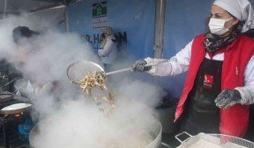 Kar altında hamsi festivali