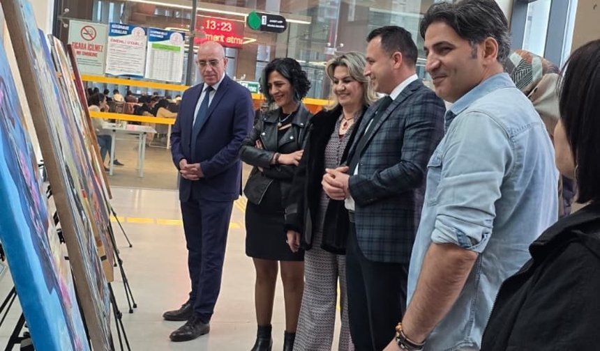 Kütüphane Haftası’nda Sanatla Buluşma: Kayapınar’da Karma Resim Sergisi Açıldı